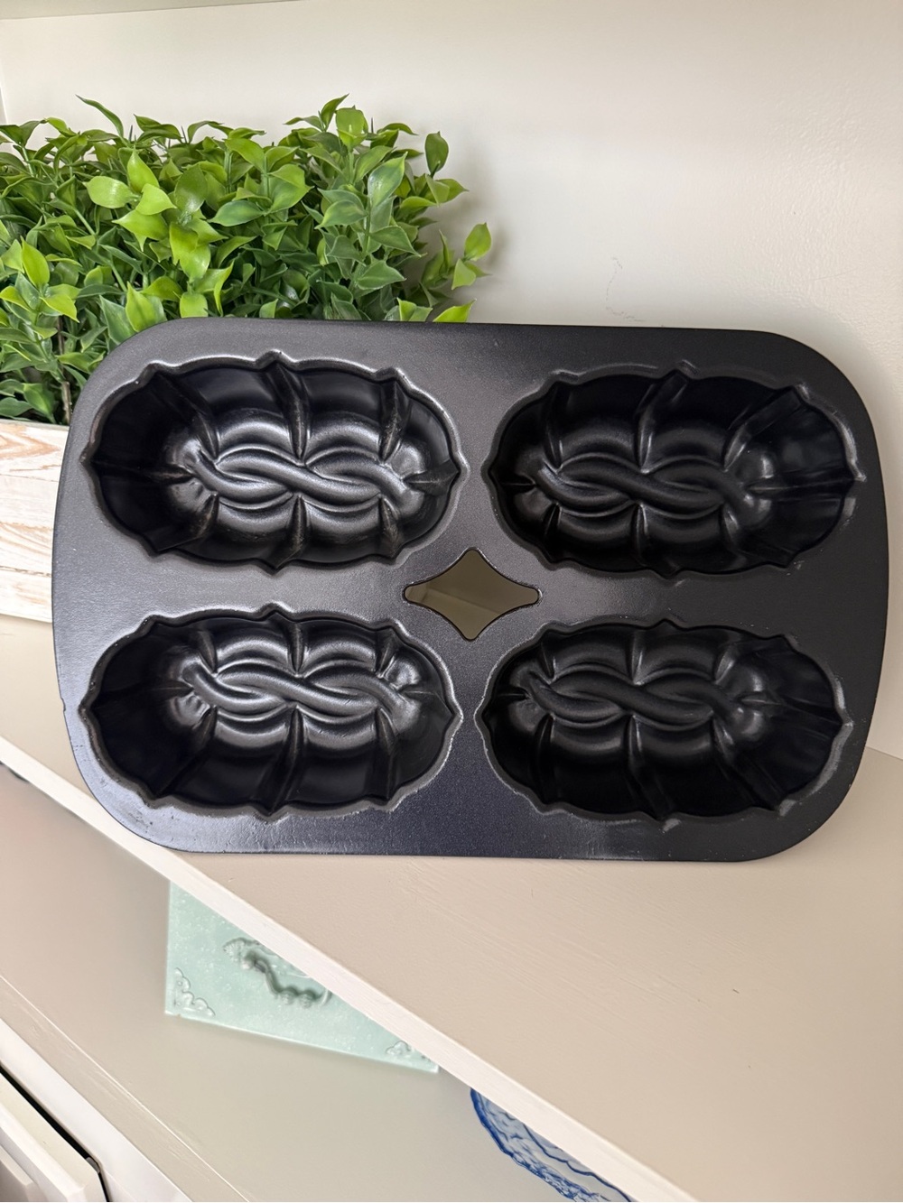 Nordic Ware Bundt Mini Loaf Pan 4 Cavity Braided Cake Mold USA Cast Aluminum